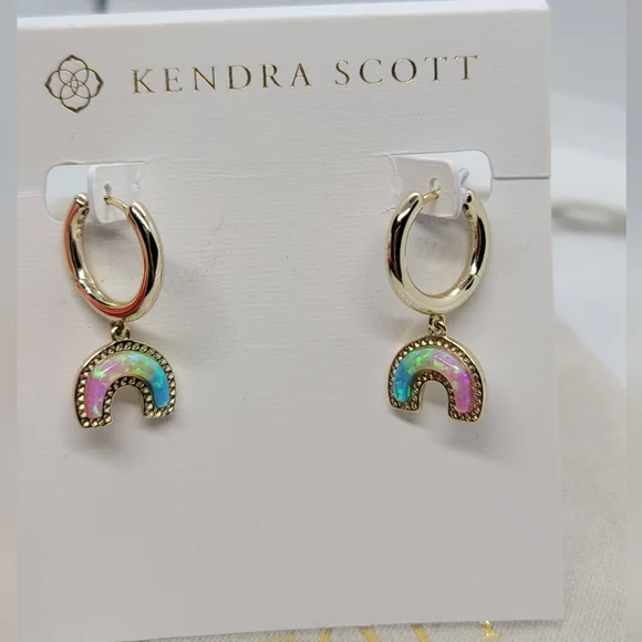 NWT KENDRA SCOTT PASTEL MIX KYOCERA OPAL RAINBOW HUGGIE HOOP